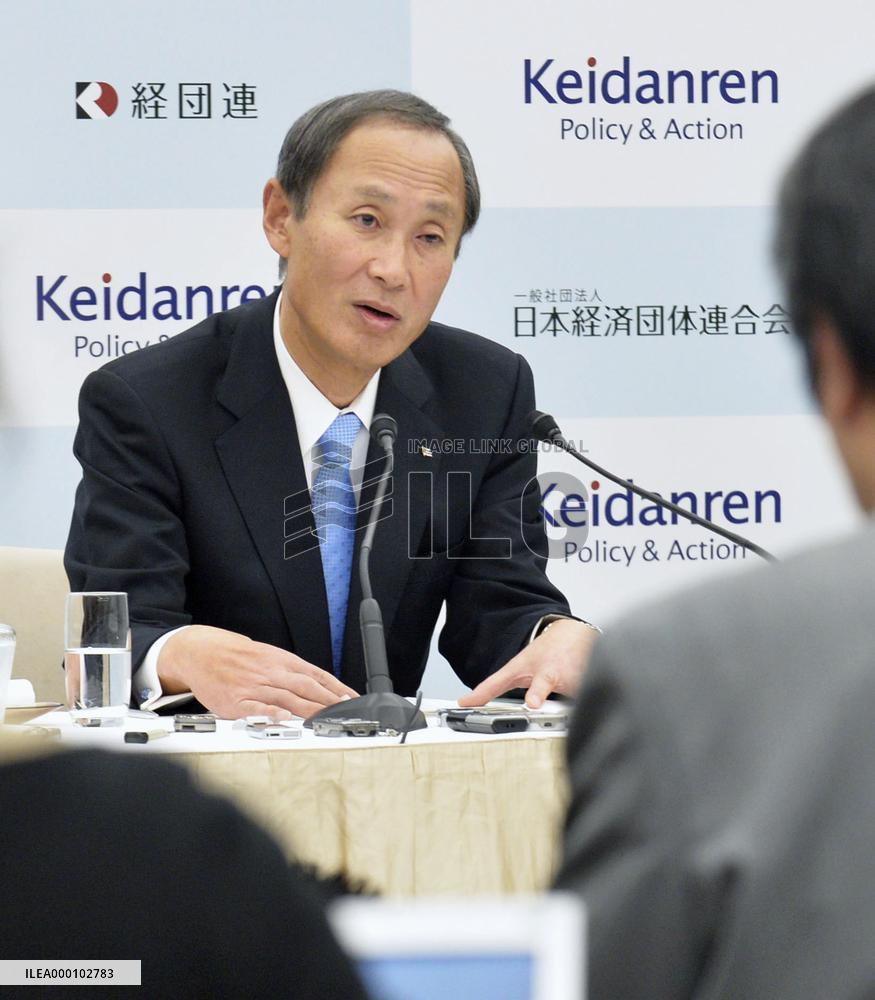 Keidanren urges crackdown on excessive overtime, wage hikes in 2017