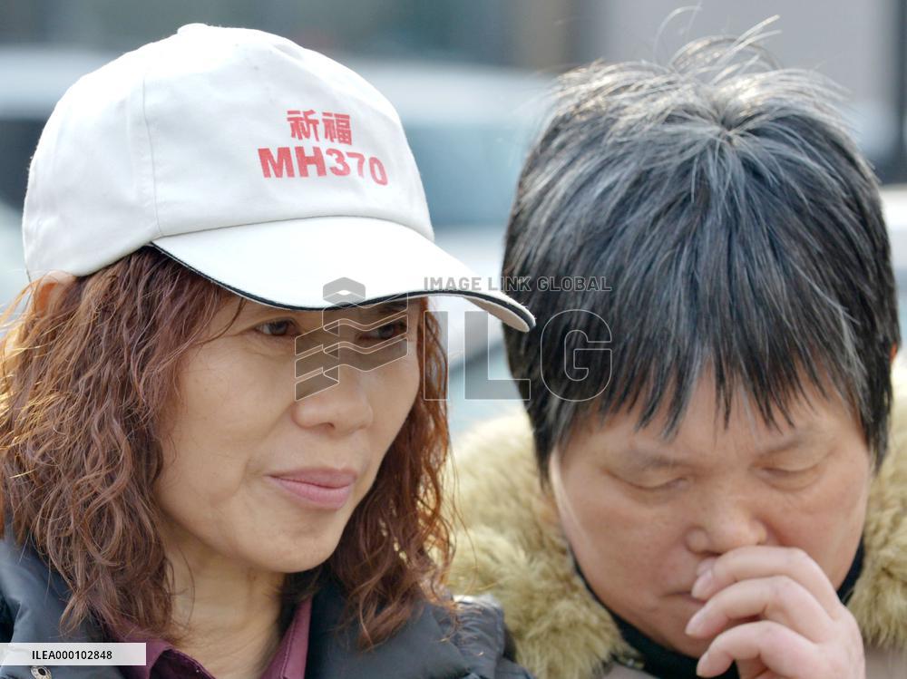 People seek resumption of search for MH370