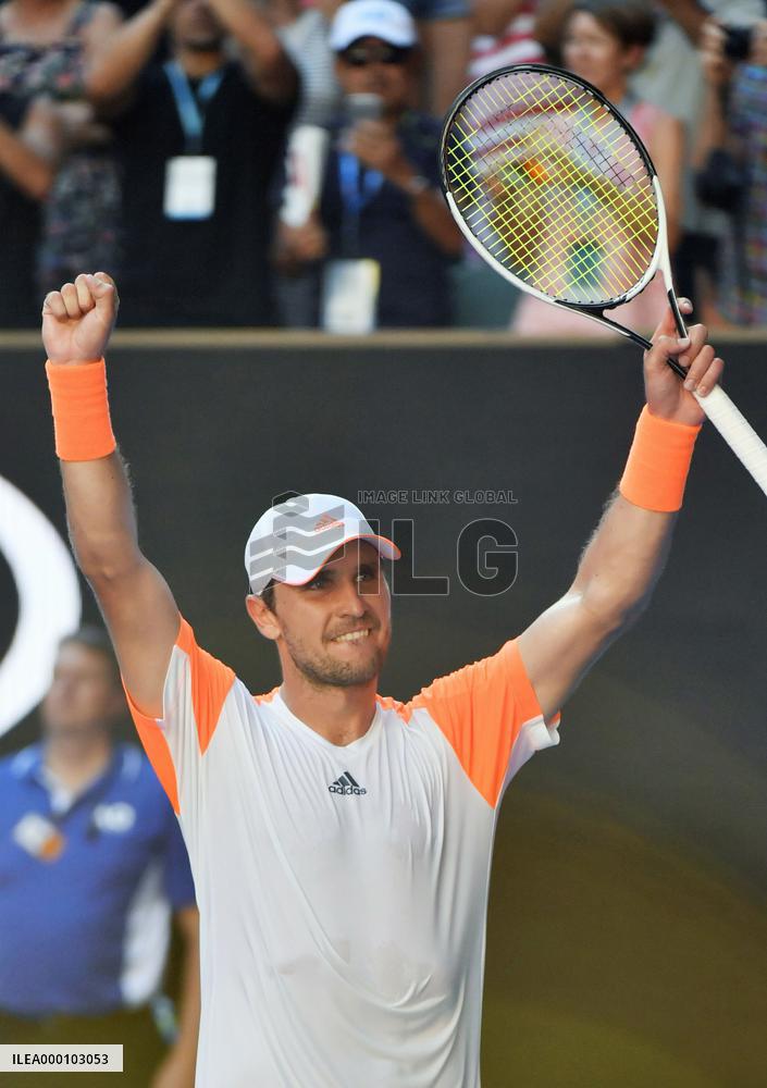 World No. 1 Murray defeated at Australian Open tennis