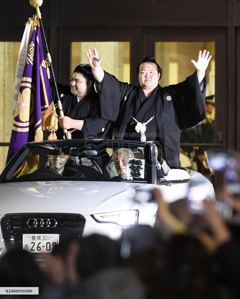 Sumo: New Year champ Kisenosato beats Hakuho, set for yokozuna