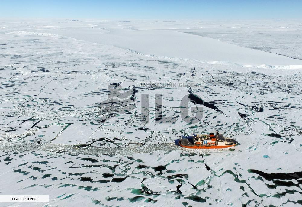 Icebreaker Shirase involved in study on global warming