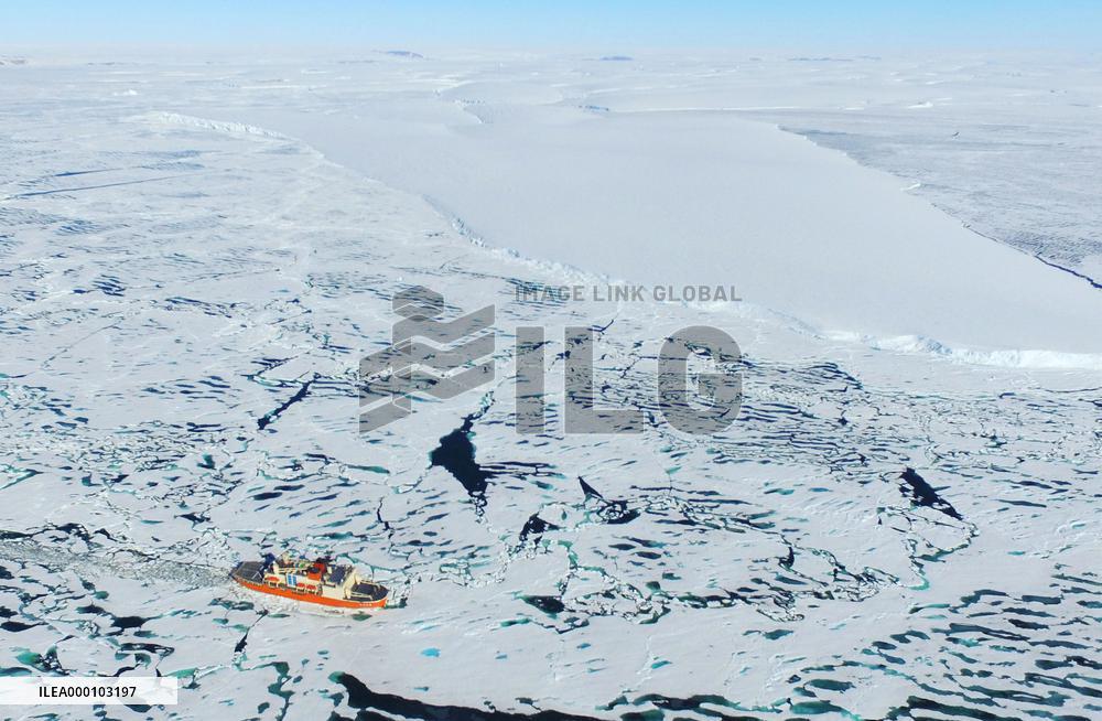 Icebreaker Shirase involved in study on global warming