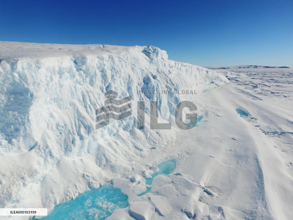 Icebreaker Shirase involved in study on global warming