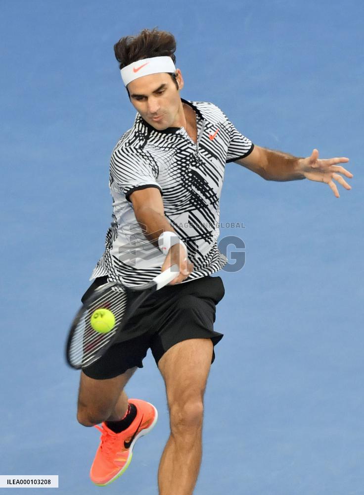 Federer advances to Australian Open semifinal