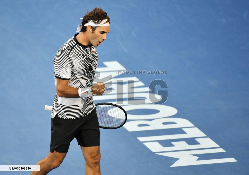 Federer advances to Australian Open semifinal