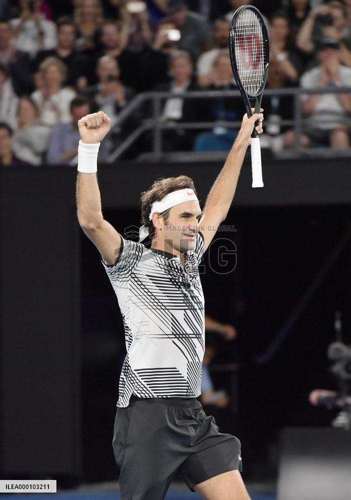 Federer advances to Australian Open semifinal