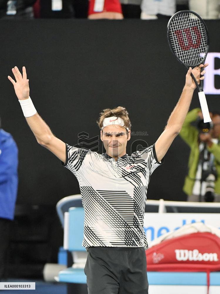 Federer advances to Australian Open final
