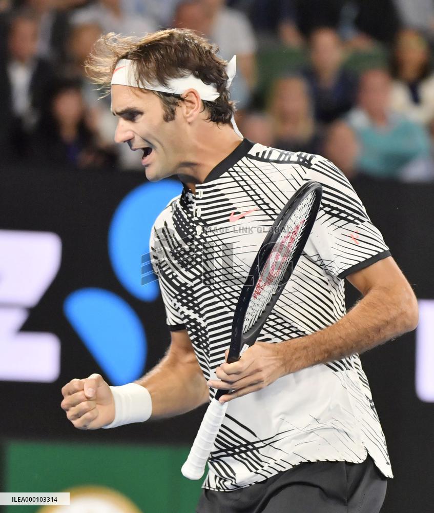 Federer advances to Australian Open final