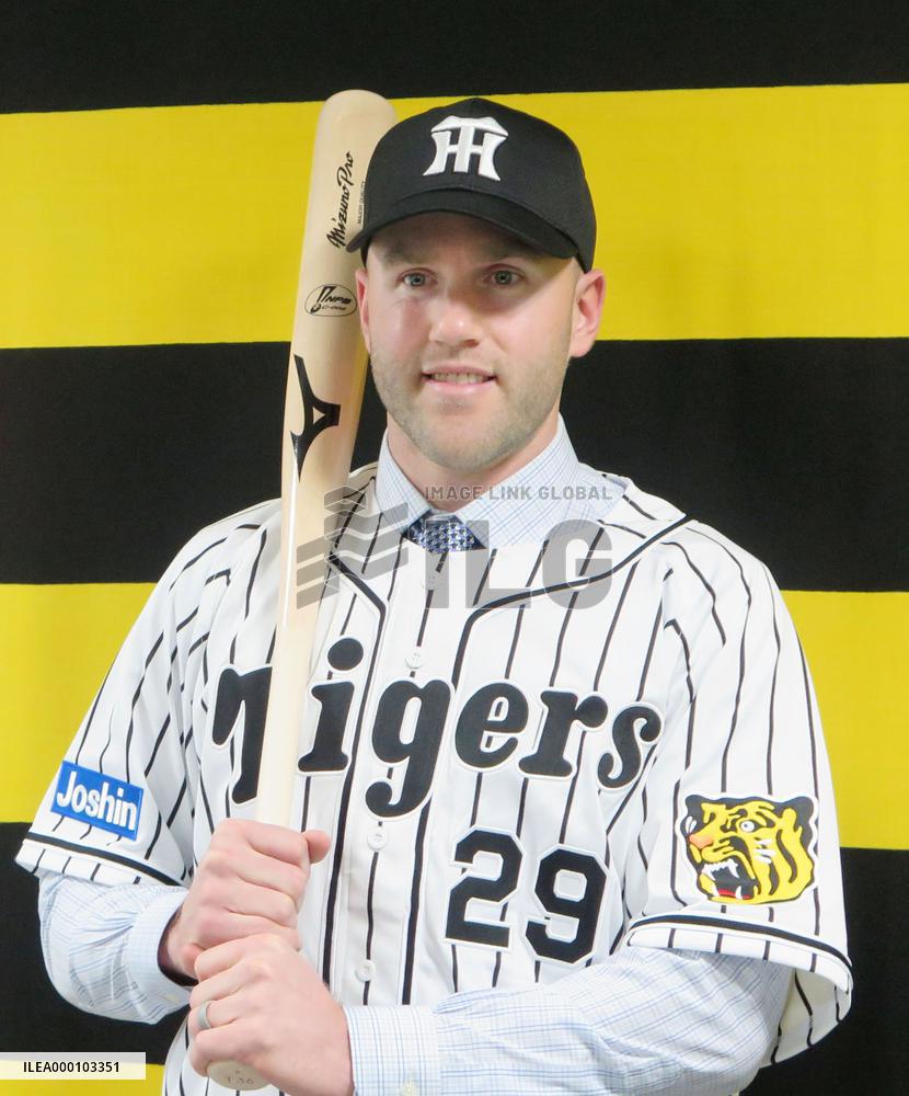 Baseball: Hanshin introduces ex-Mets infielder Campbell
