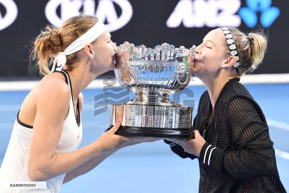 Mattek-Sands, Safarova win Australian Open women's doubles title
