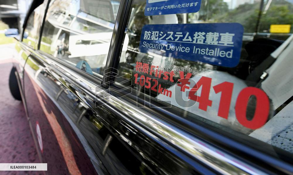 Tokyo taxis start lower minimum fare
