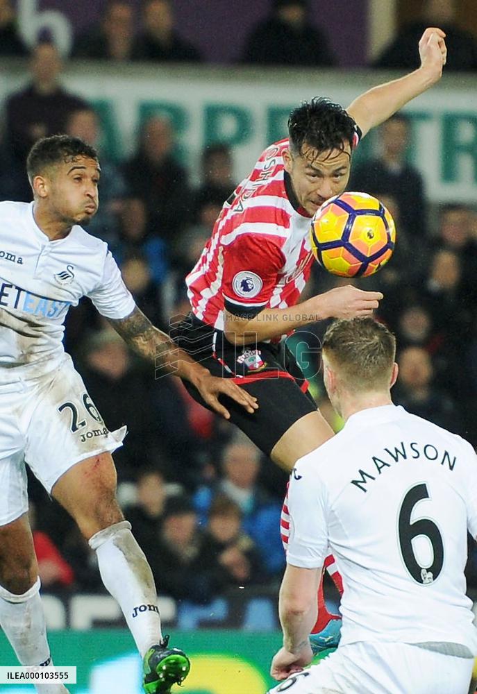 Soccer: Swansea beat Southampton 2-1