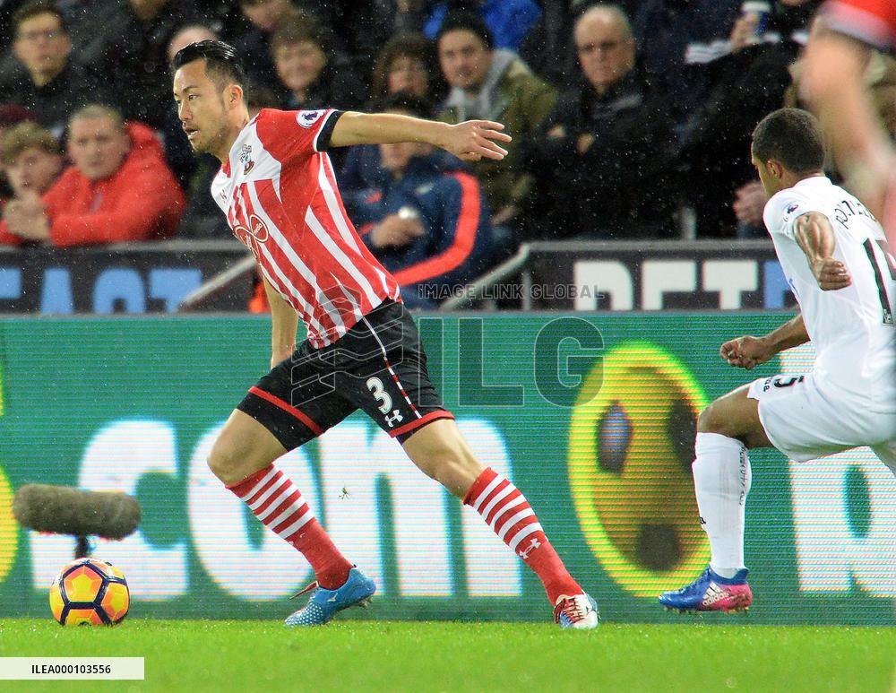 Soccer: Swansea beat Southampton 2-1