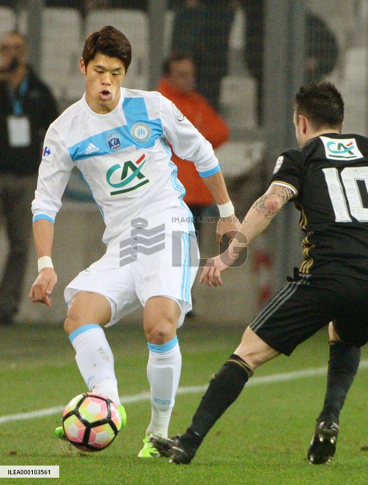 Soccer: Marseille beat Olympique Lyonnais 2-1