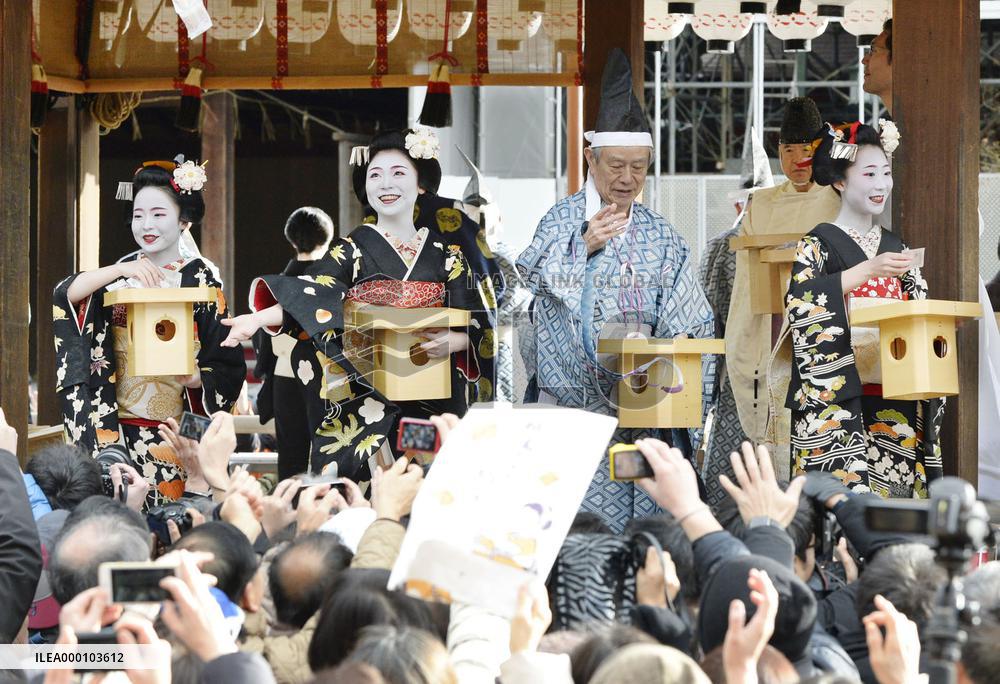 Maiko apprentice geisha scatter beans for good health