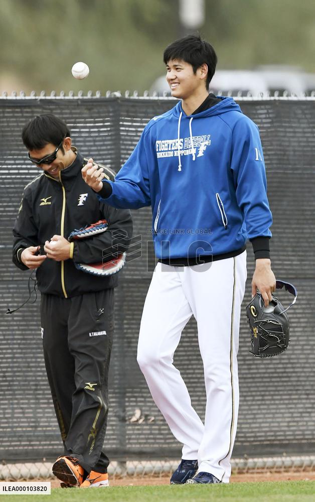 Baseball: Injury-hit star Otani in Arizona