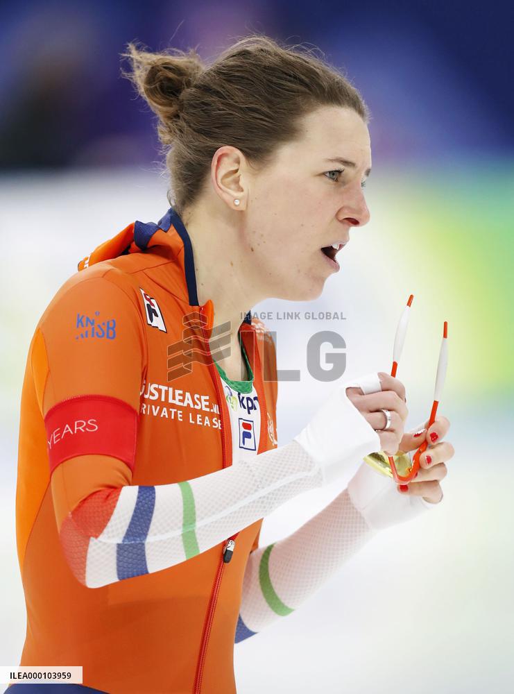 Netherlands Wuest wins women's 3000-meter speed skating