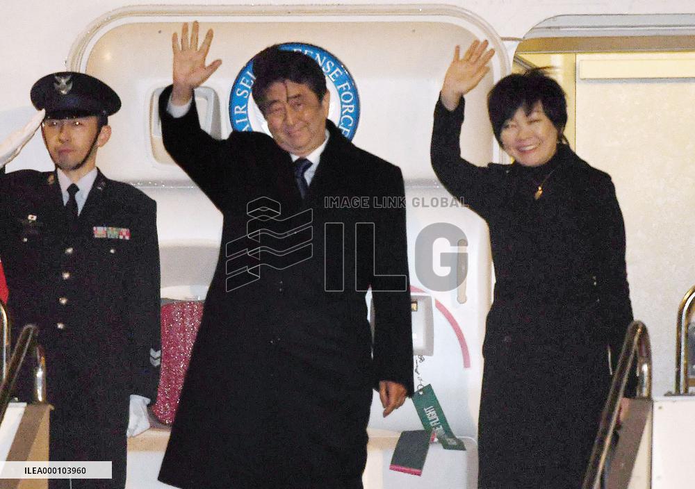 Abe sets off on U.S. trip for 1st summit with Trump