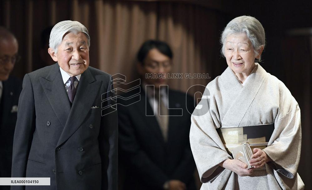 Imperial couple watches Bunraku puppet show