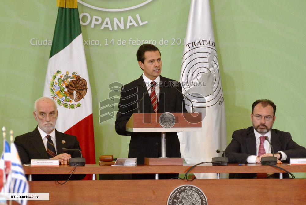 Latin America urges U.N. members to "actively" join nuke ban talks