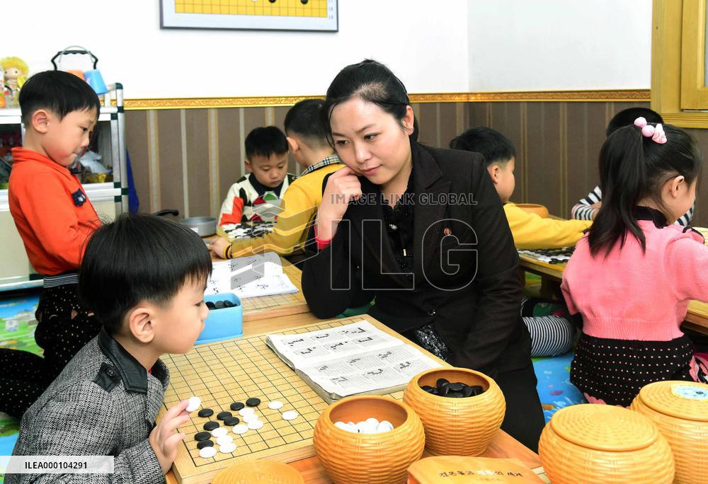 N. Korean children learn go