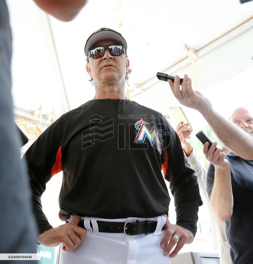 Baseball: Ichiro skips team workout after collision