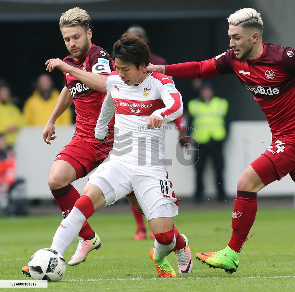 Soccer: Stuttgart beat Kaiserslautern 2-0