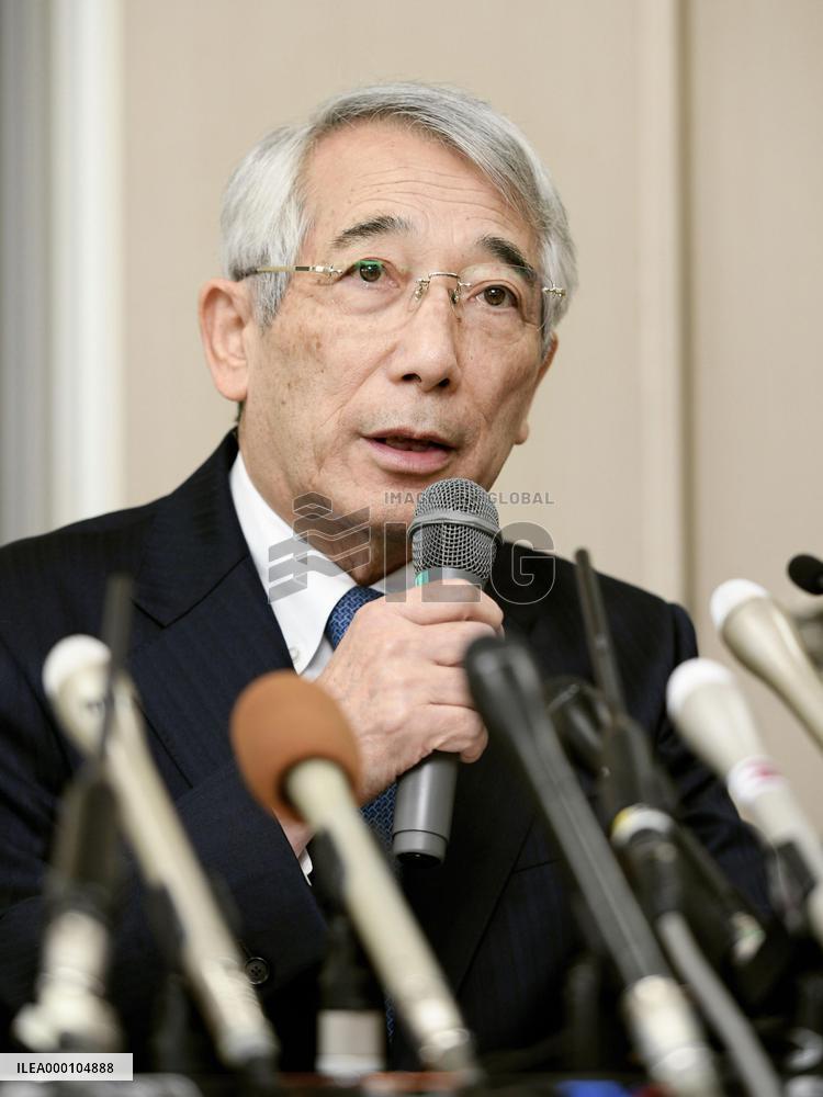 Medical school chief denies relationship with gangster