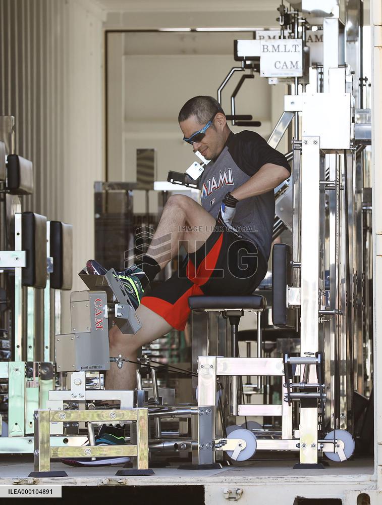 Baseball: Ichiro working on personalized training program