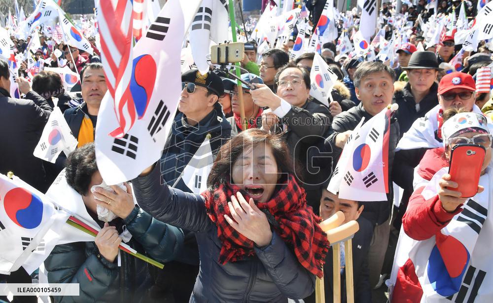 Park ousted as S. Korea's president by Constitutional Court ruling