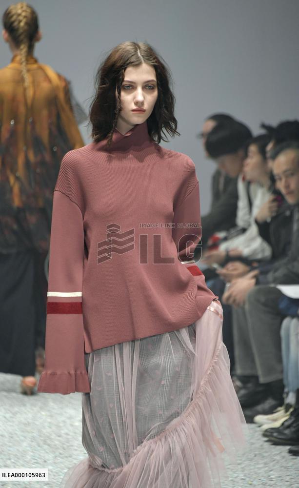Fashion week opens in Tokyo