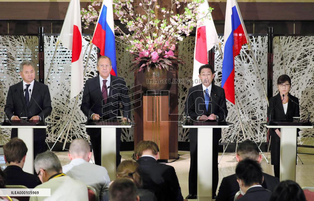 Japan, Russia beef up defense ties, Tokyo eyes isles row progress