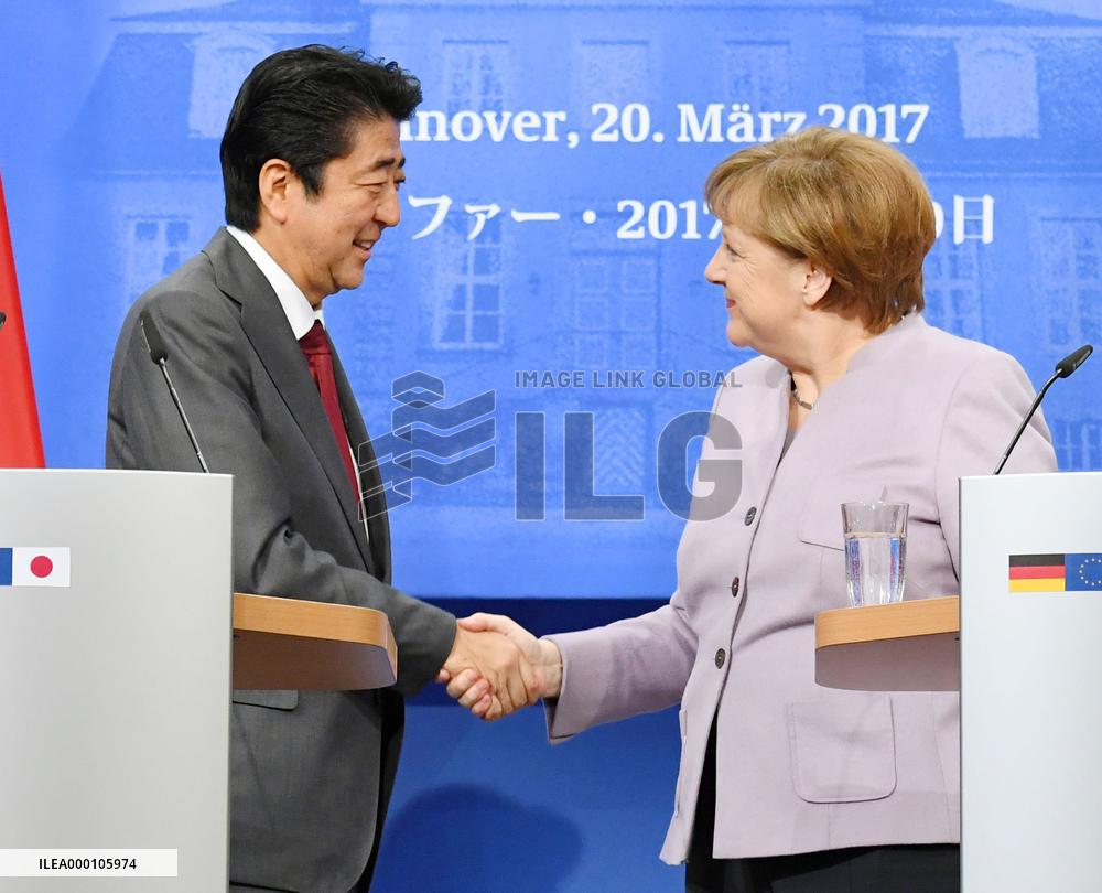 Abe, Merkel agree to work with U.S. in promoting trade