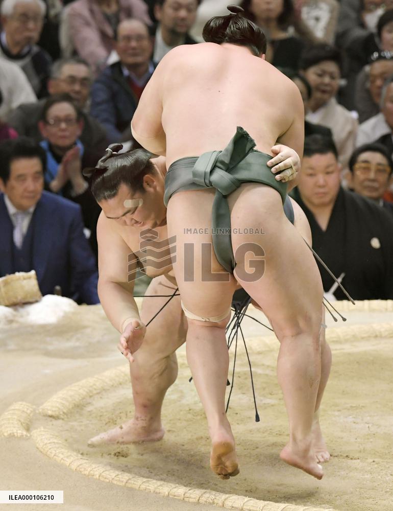 Sumo: Kisenosato stays perfect at spring tourney, Terunofuji trails