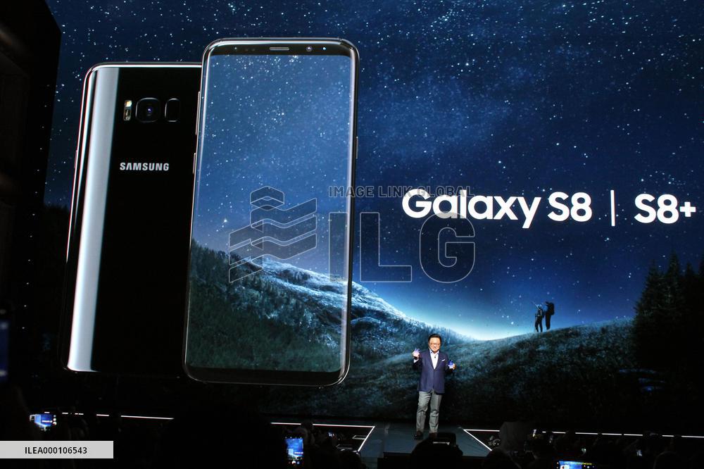 Samsung unveils Galaxy S8
