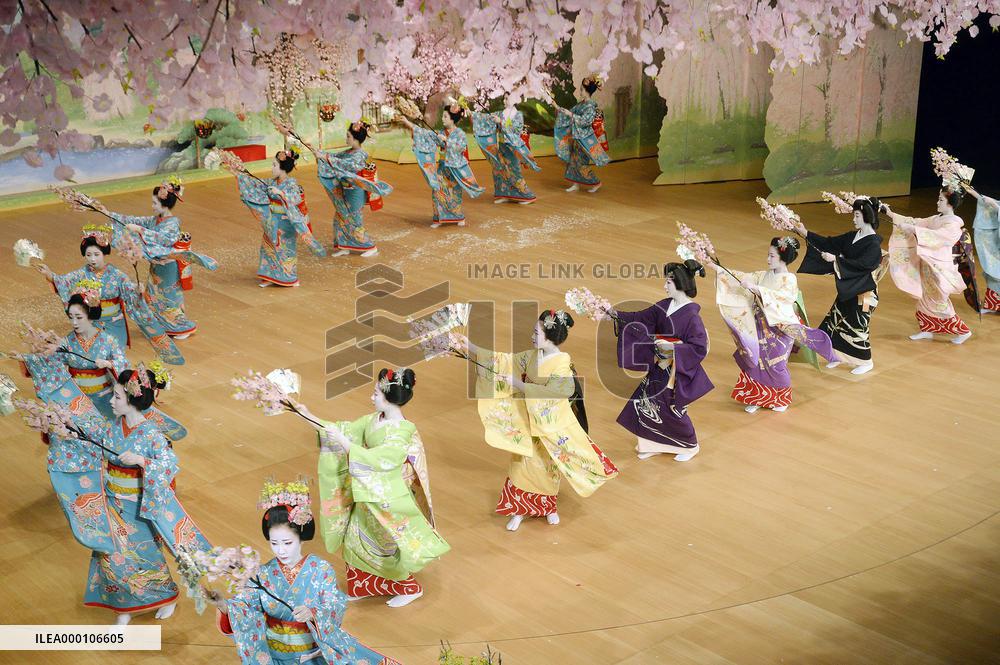 Final rehearsal for Kyodo dance fest