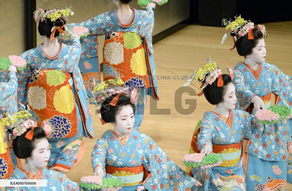 Final rehearsal for Kyodo dance fest