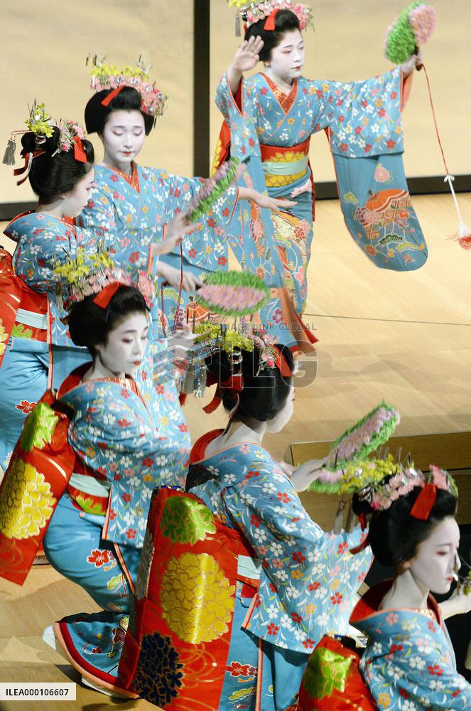 Final rehearsal for Kyodo dance fest