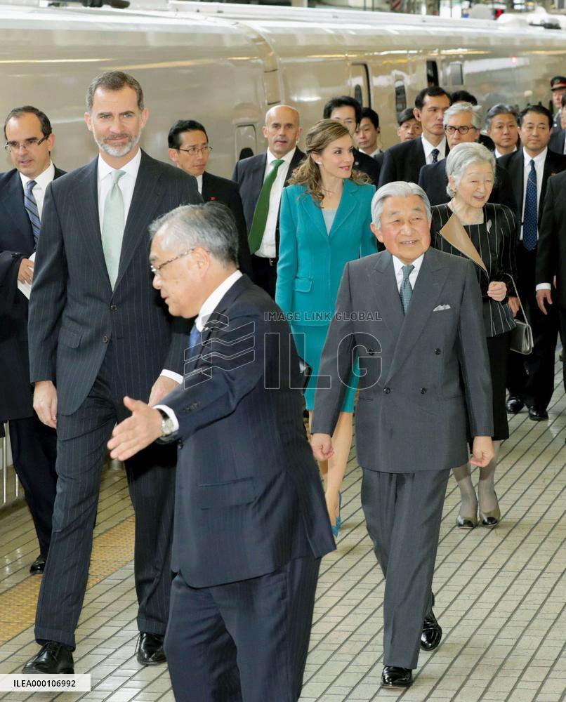 Japan, Spain royal couples travel together