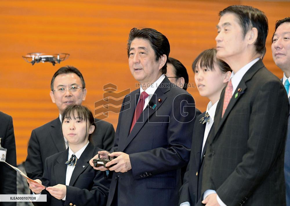 Abe apologizes over minister's remarks on Fukushima evacuees