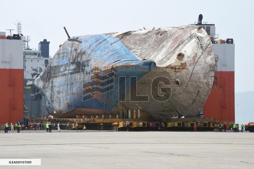Ill-fated ferry discharged on S. Korean port