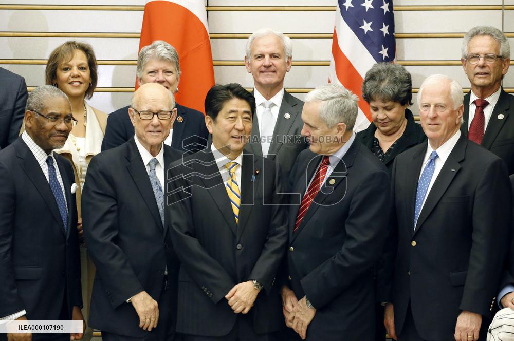 Prime Minister Abe meets with bipartisan group of U.S. lawmakers
