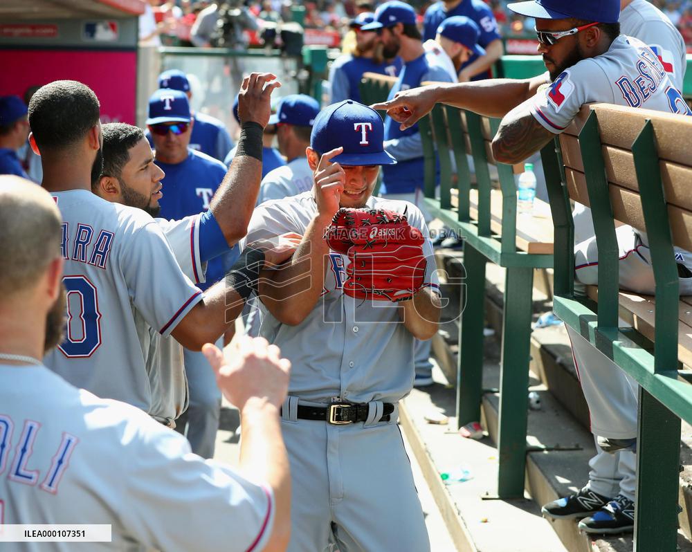 Darvish wins 1st victory of season