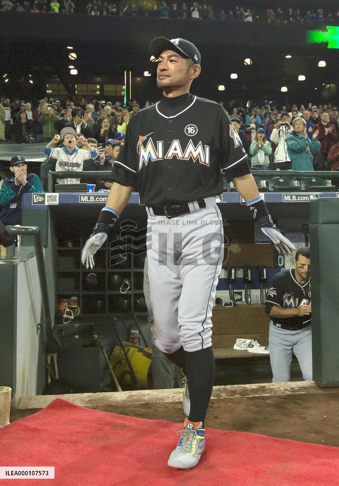Baseball: Seattle celebrates Ichiro's 3,000-hit milestone