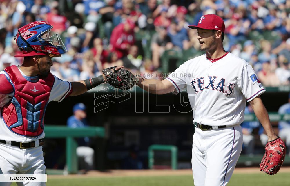 Baseball: Darvish pitches Rangers over Royals