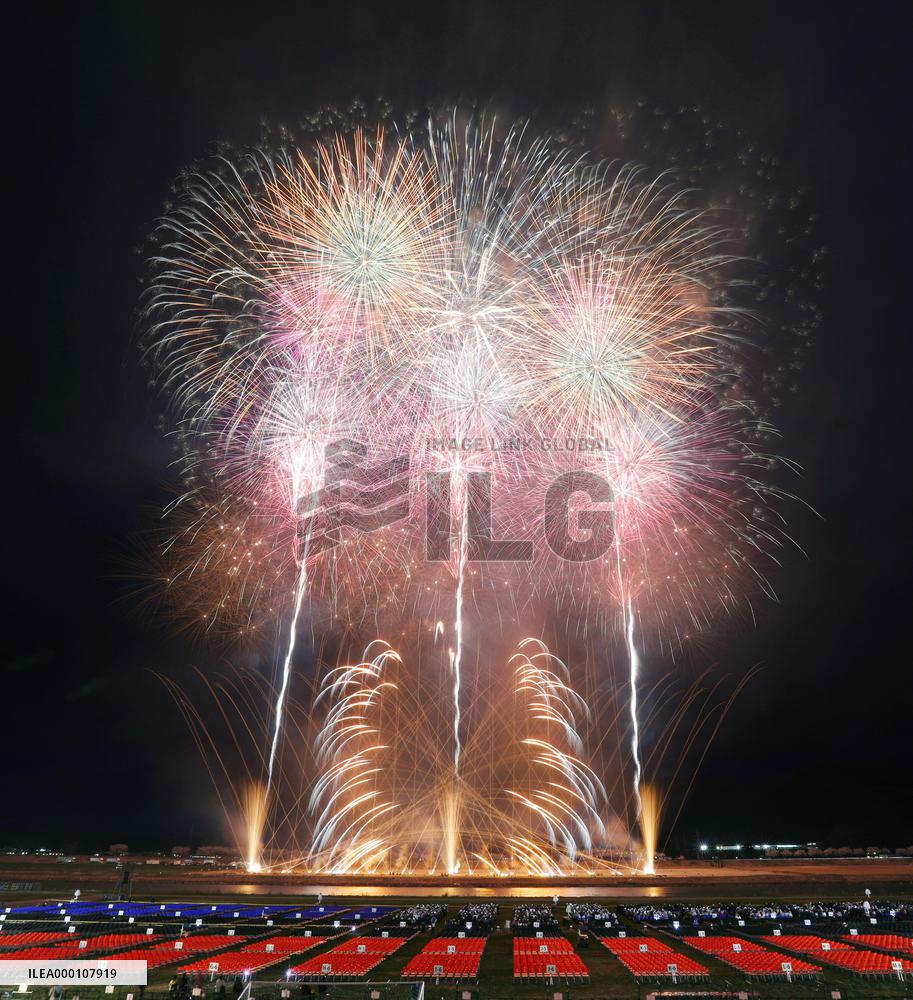 International fireworks event held in Akita Pref.