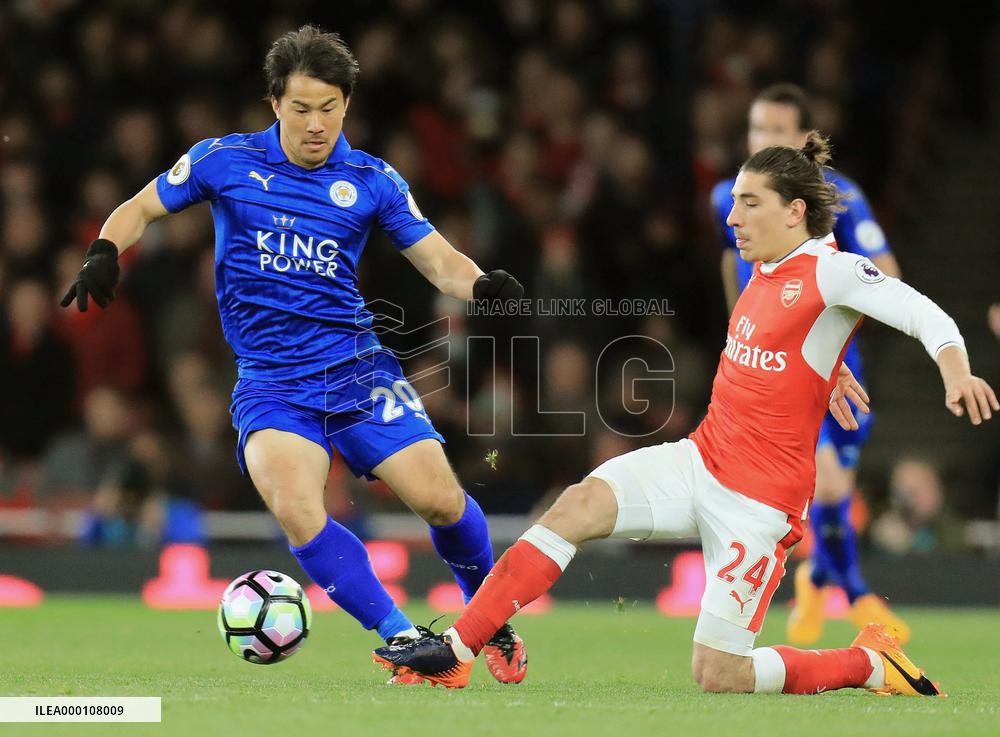 Soccer: Arsenal beat Leicester City 1-0