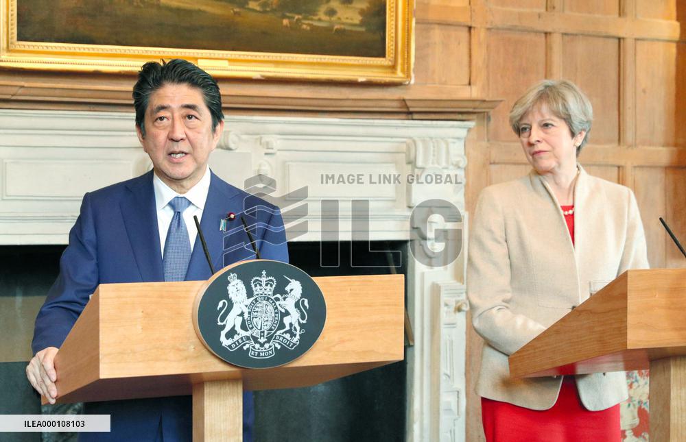 Abe, May agree to keep free trade, unite on N. Korea