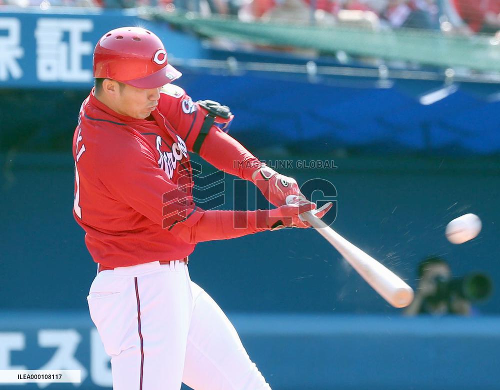 Baseball: Suzuki goes deep twice as Carp's homers down DeNA