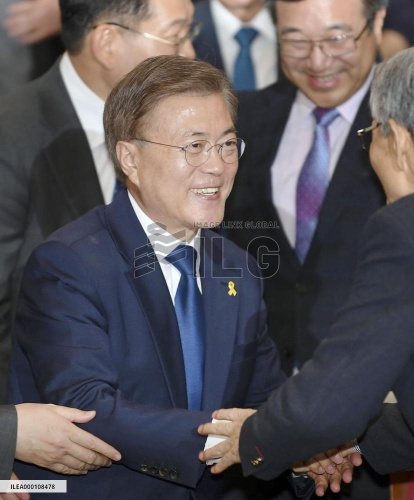 Moon set to win S. Korean presidential election: exit poll